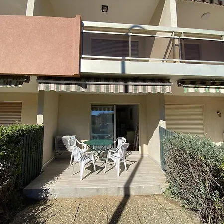 Climatise Avec Jardin En Front De Mer, Proche Commerces, Garage Ferme - Fr-1-100-334 * Cavalaire-sur-Mer